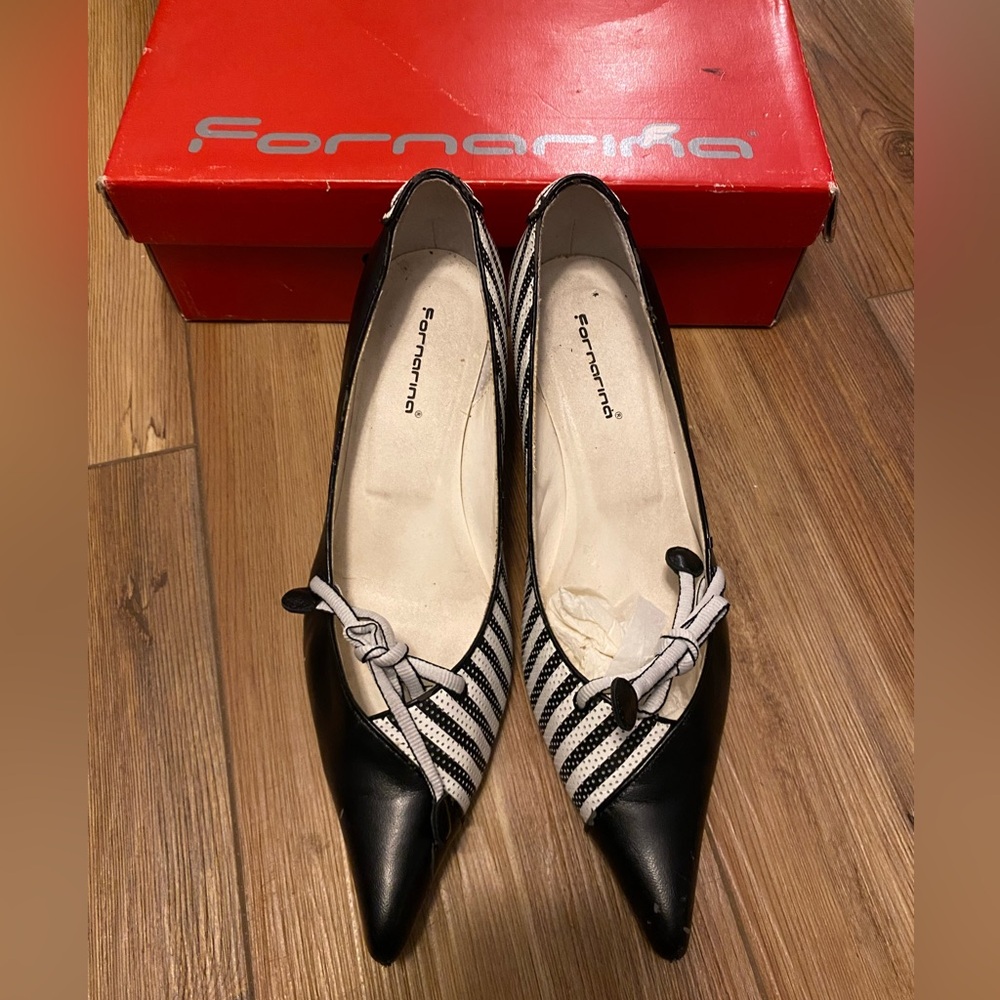 Women’s Fornarina pointy toe kitten heels, size 40